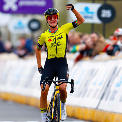 Foto zu dem Text "Vos gewinnt Dwars door Vlaanderen und feiert 250. Sieg"