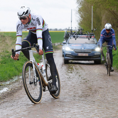 Foto zu dem Text "Holt sich Alpecin – Deceuninck auch das dritte Monument?"