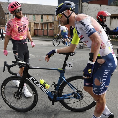 Foto zu dem Text "Roubaix: Rex kommt bei zwei Stürzen glimpflich davon"