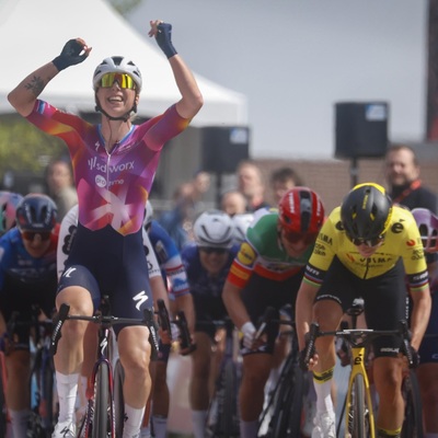 Foto zu dem Text "Wiebes jubelt, aber Vos gewinnt ihr zweites Amstel Gold Race"