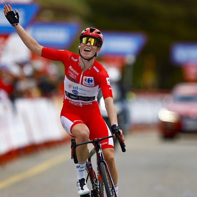 Foto zu dem Text "Vollering nutzt Rückenwind-Passage zum Vuelta-Triumph"