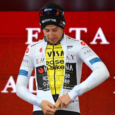 Foto zu dem Text "Uijtdebroeks muss Giro vor 11. Etappe im Weißen Trikot aufgeben"