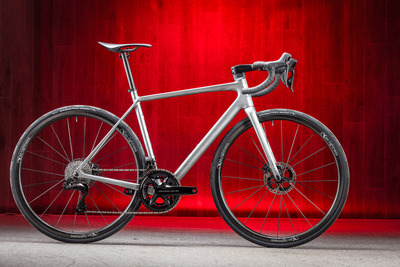 Foto zu dem Text "BENOTTI FUOCO CARBON ULTRA SE No. 1: 20 Jahre BENObikes – limitierte BENOTTI Special Edition"