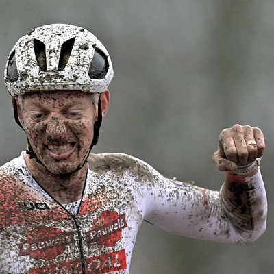 Foto zu dem Text "Vanthourenhout gewinnt Weltcup-Spektakelcross in Namur"