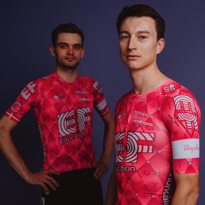 Foto zu dem Text "Die Trikots der WorldTeams für die Saison 2025"