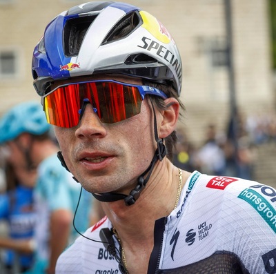 Foto zu dem Text "Roglic freut sich über Giro-Auftakt ohne Pannen"