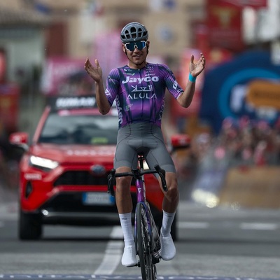 Foto zu dem Text "Solist Plapp gewinnt 8. Giro-Etappe, Roglic gibt Rosa an Ulissi ab"