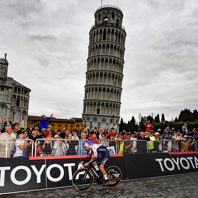 Foto zu dem Text "Roglic meldet sich beim Giro trotz erneutem Sturz wieder zurück"