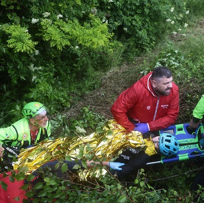 Foto zu dem Text "Martinelli nach schwerem Sturz auf 16. Giro-Etappe im Krankenhaus"