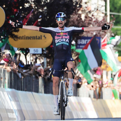 Foto zu dem Text "Denz fährt mit der Drei auf dem Rücken zum dritten Giro-Etappensieg"