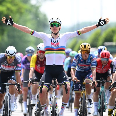 Foto zu dem Text "Perfekter Auftakt: Pogacar schlägt Vingegaard im Sprintduell "