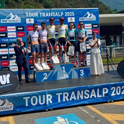 Foto zu dem Text "Am Passo del Vivione zollten wir der Hitze Tribut"