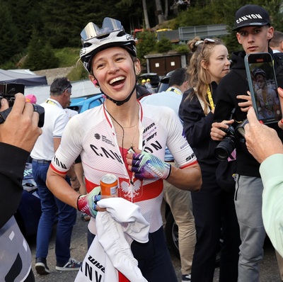 Foto zu dem Text "“Super happy“: Niewiadoma schafft es noch aufs Tour-Podium "