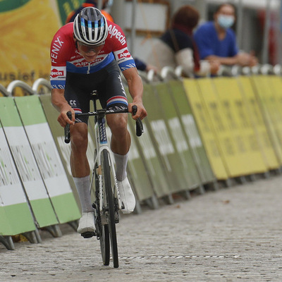 Foto zu dem Text "Van der Poel misst sich mit Rekordsieger Wellens"