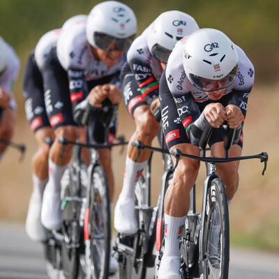 Foto zu dem Text "UAE rauscht zum Sieg im Teamzeitfahren der Vuelta"