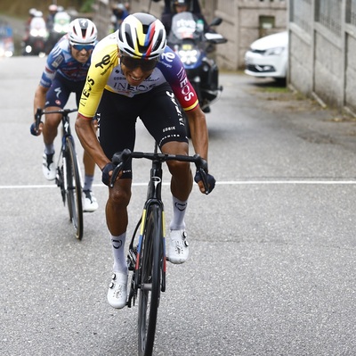 Foto zu dem Text "Bernal gewinnt wegen Protesten verkürzte 16. Vuelta-Etappe"