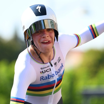 Foto zu dem Text "Mouris holt sich im Regenbogentrikot EM-Gold im U19-Zeitfahren"