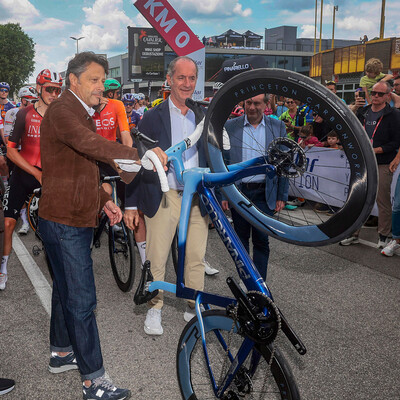 Foto zu dem Text "Pinarello 2026 Ausrüster von Ineos Grenadiers und Q36.5?"