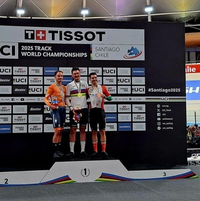 Foto zu dem Text "Triumph beim WM-Debüt: Augenstein holt Gold im Scratch"
