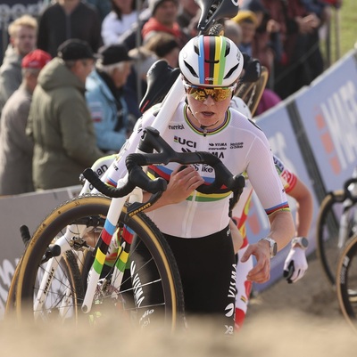 Foto zu dem Text "Van Empel stürmt in Heerde zu ihrem 50. Cross-Sieg"