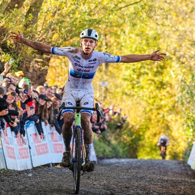 Foto zu dem Text "Thibau Nys ist der Prinz des Koppenbergs"