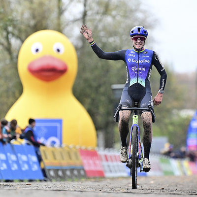 Foto zu dem Text "An Brand kommt auch bei der X2O in Hamme niemand vorbei"