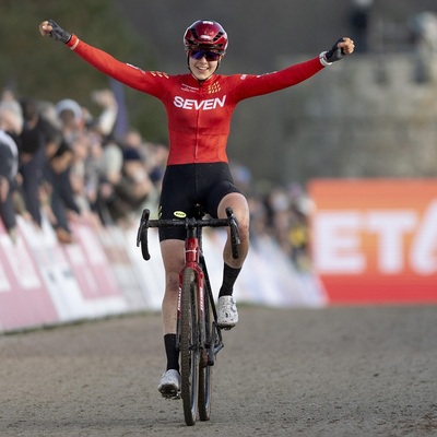 Foto zu dem Text "Van Alphen mit gebundenem Dutt zum ersten Weltcupsieg"