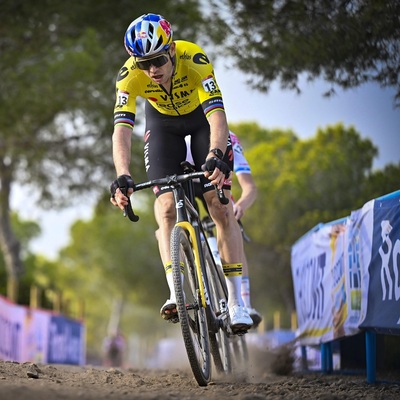 Foto zu dem Text "Van Aerts-Cross-Programm: Acht Rennen, keine WM"