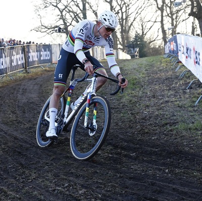 Foto zu dem Text "Van der Poel jagt den alleinigen Rekord, Spannung bei den Frauen"